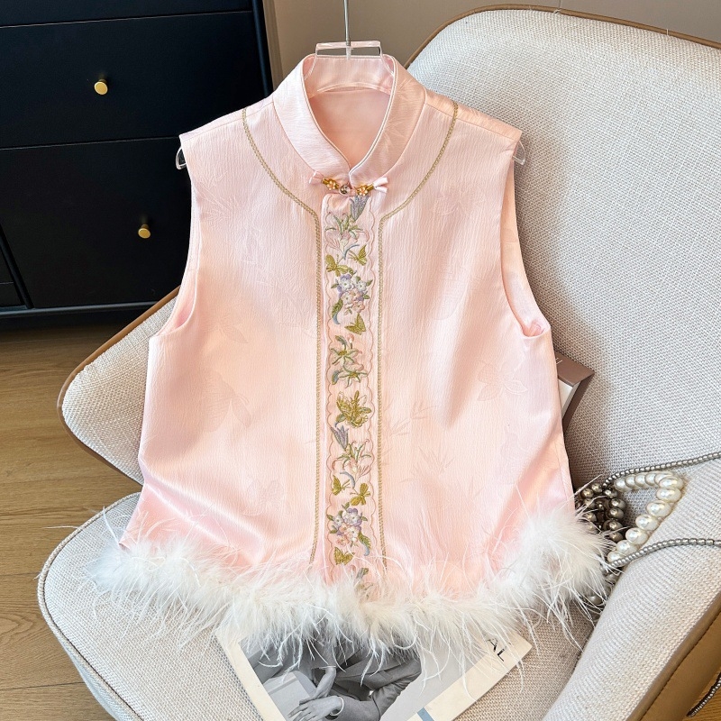 Set Hanfu od dva dijela: prsluk s perima noja i teškom žakardnom vezom te pločastim gumbima; pamut-poliester mješavina; glavna tkanina poliester; univerzalni model; sadržaj glavne tkanine ispod 30%