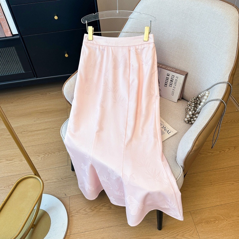 Set Hanfu od dva dijela: prsluk s perima noja i teškom žakardnom vezom te pločastim gumbima; pamut-poliester mješavina; glavna tkanina poliester; univerzalni model; sadržaj glavne tkanine ispod 30%