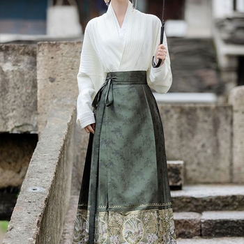 Hanfu haljina za jesen-zimu, kineskog stila Ming inspiriran, ženski maxi set s otiskom, poliester tkanina; glavni dio 70–80% poliester; sekundarni <30%; tisak; sezona: jesen 2023.