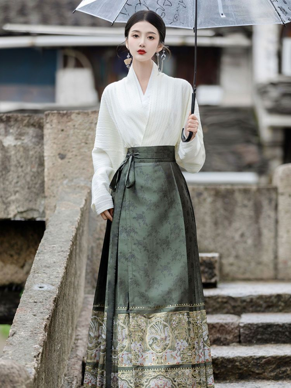 Hanfu haljina za jesen-zimu, kineskog stila Ming inspiriran, ženski maxi set s otiskom, poliester tkanina; glavni dio 70–80% poliester; sekundarni <30%; tisak; sezona: jesen 2023.