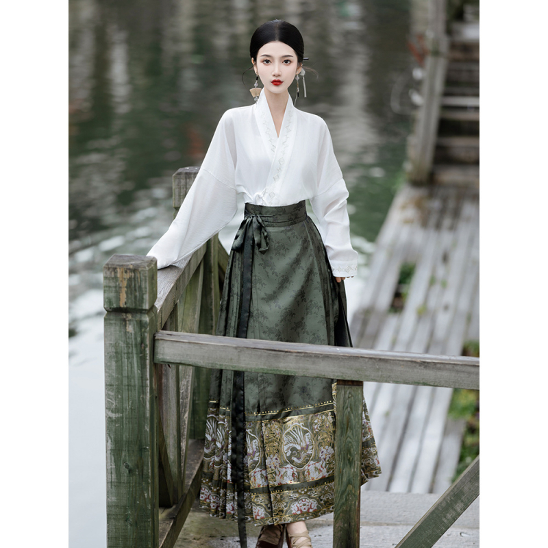Hanfu haljina za jesen-zimu, kineskog stila Ming inspiriran, ženski maxi set s otiskom, poliester tkanina; glavni dio 70–80% poliester; sekundarni <30%; tisak; sezona: jesen 2023.