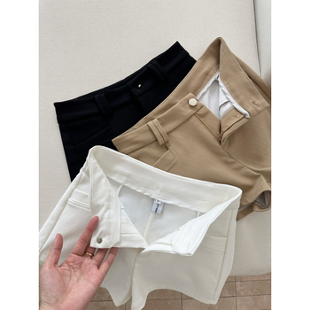 Női övvel ellátott rövidnadrág — háromnegyedes hossz, középtáji derék, poliészter/spandex (95%+ poliészter), patchwork részlet, egyenes szabás