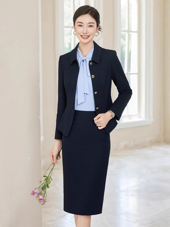 Profesionāls sieviešu divdaļīgs kostīms skolotājām, pavasaris 2025, poliestera maisījums (80-90% poliestera, <30% kokvilna), garš svārki un garas piedurknes, biroja intervijai