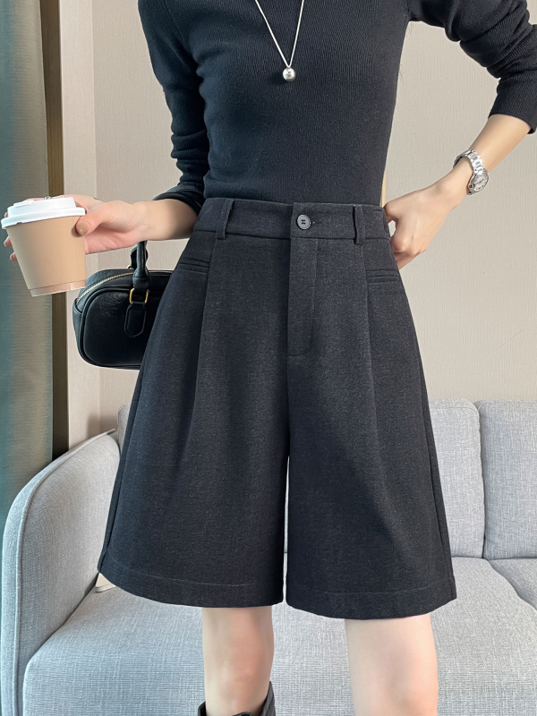 Γυναικείες ψηλόμεσες βερμούδες με faux denim brushed φινίρισμα, μήκος 5/4, κλείσιμο με ένα κουμπί, μικροελαστικότητα πολυεστέρα-ελαστάνης, στυλ κομψής μετακίνησης