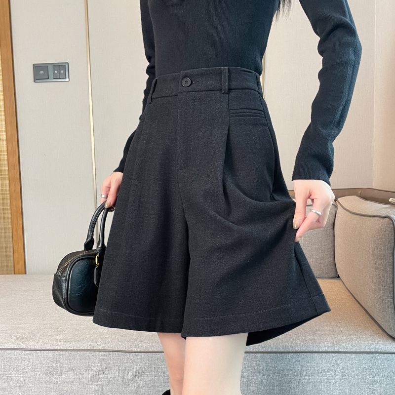 Γυναικείες ψηλόμεσες βερμούδες με faux denim brushed φινίρισμα, μήκος 5/4, κλείσιμο με ένα κουμπί, μικροελαστικότητα πολυεστέρα-ελαστάνης, στυλ κομψής μετακίνησης