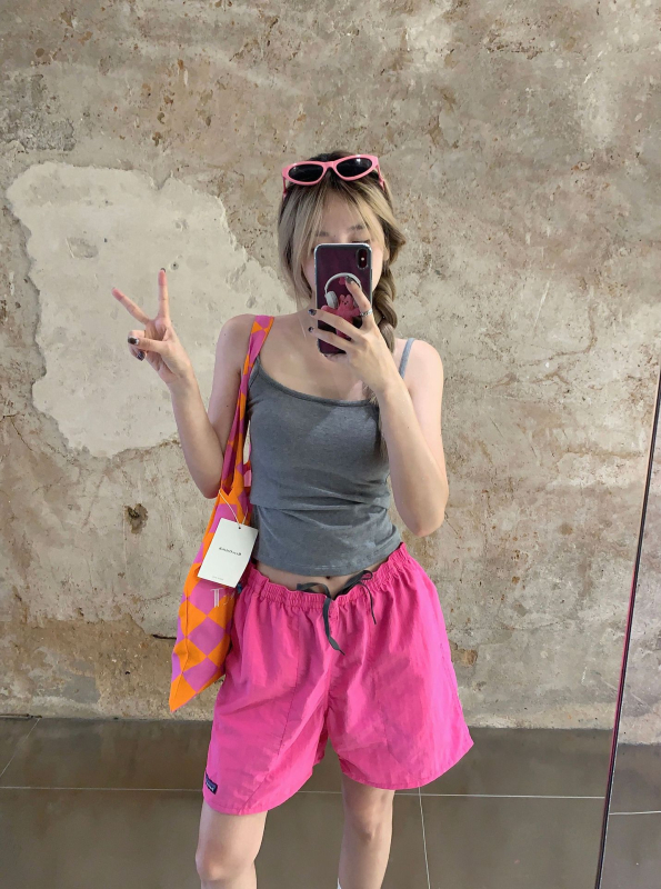 Дамски три четвърти шорти с бързосъхнеща материя – висока талия, връзка за стягане, свободни прави крака, полиестерна смес 50–70%