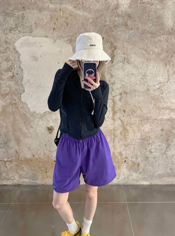 Дамски три четвърти шорти с бързосъхнеща материя – висока талия, връзка за стягане, свободни прави крака, полиестерна смес 50–70%