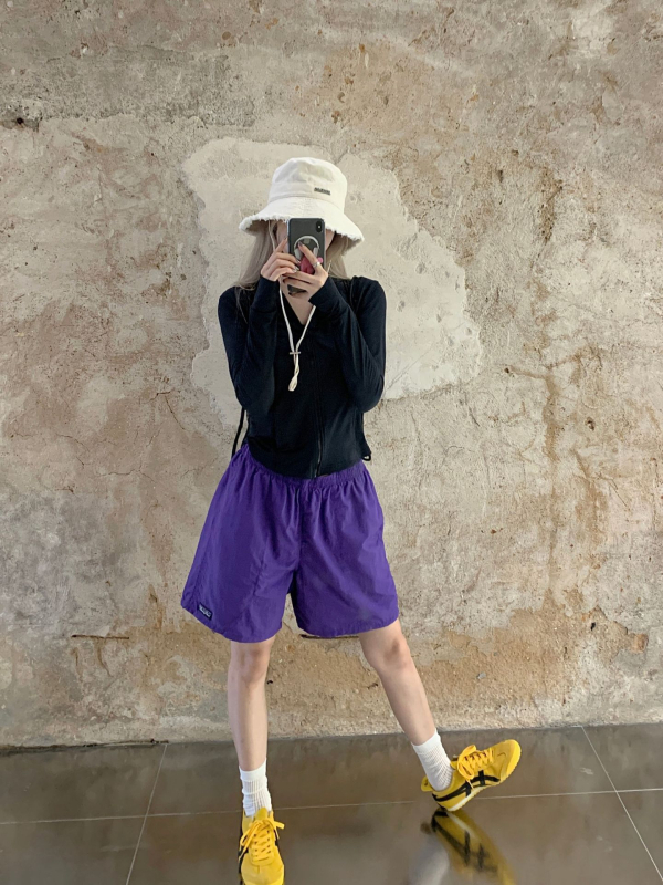 Дамски три четвърти шорти с бързосъхнеща материя – висока талия, връзка за стягане, свободни прави крака, полиестерна смес 50–70%