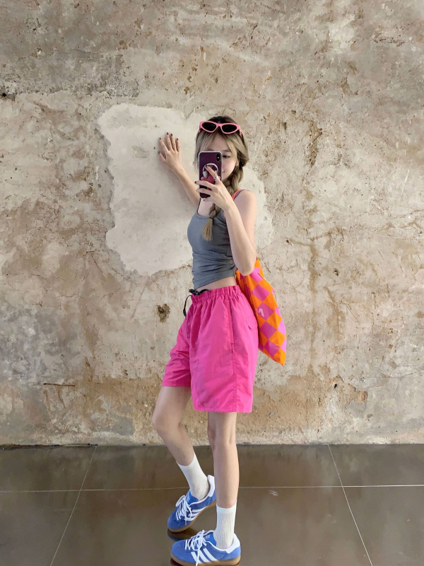 Дамски три четвърти шорти с бързосъхнеща материя – висока талия, връзка за стягане, свободни прави крака, полиестерна смес 50–70%