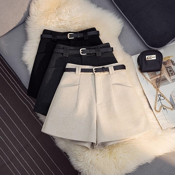 Ženski vuneni šorc s džepovima — 3/4 dužine, mikroelastičnost, zatvarač, vunena tkanina