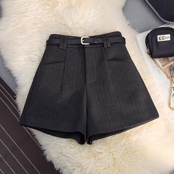 Ženski vuneni šorc s džepovima — 3/4 dužine, mikroelastičnost, zatvarač, vunena tkanina