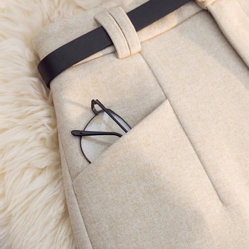 Ženski vuneni šorc s džepovima — 3/4 dužine, mikroelastičnost, zatvarač, vunena tkanina