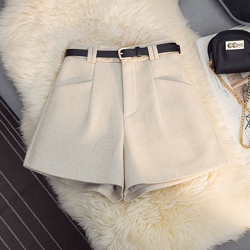 Ženski vuneni šorc s džepovima — 3/4 dužine, mikroelastičnost, zatvarač, vunena tkanina