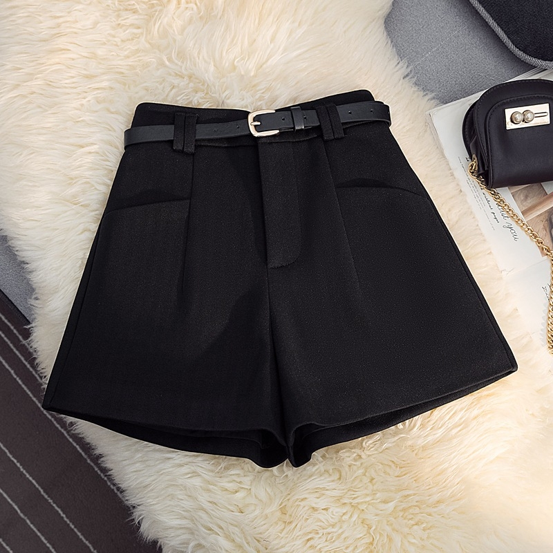 Ženski vuneni šorc s džepovima — 3/4 dužine, mikroelastičnost, zatvarač, vunena tkanina