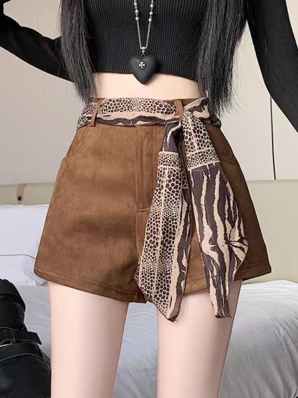 Dámske retro krátke nohavice s velúr textúrou z jeleňa, vysoký pás, A-linija, široké nohavice, 70-80% polyester, stredná hustota, plisovanie