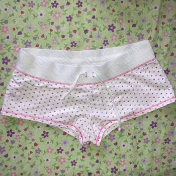 Ženski šorts s niskim strukom i otiskom abecede, dužina do tri četvrtine, poliester, gradski stil