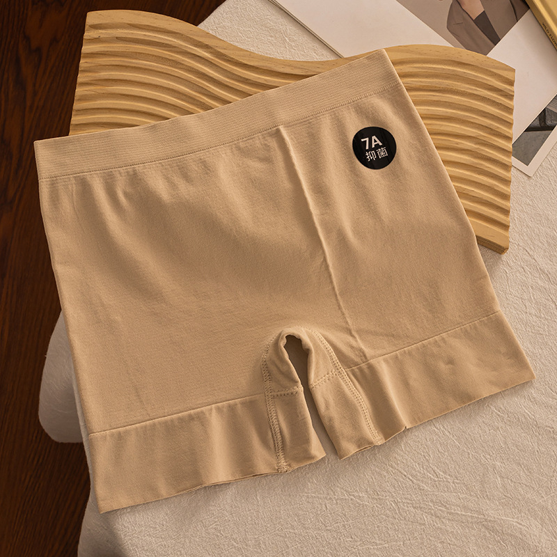 Bezšuvju sieviešu apakšveļa ar vidukļa līmeni, galvenais audums 95% neilons, klīns 100% kokvilna, vienkrāsains raksts