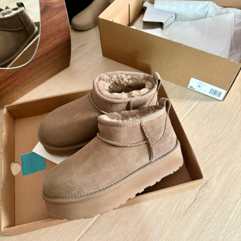 Ženske zimske čizme za snijeg s gornjim dijelom od krzna, unutarnja ovčja koža, gumeni potplat s protukliznim dizajnom, klinasti potplat 3,5 cm