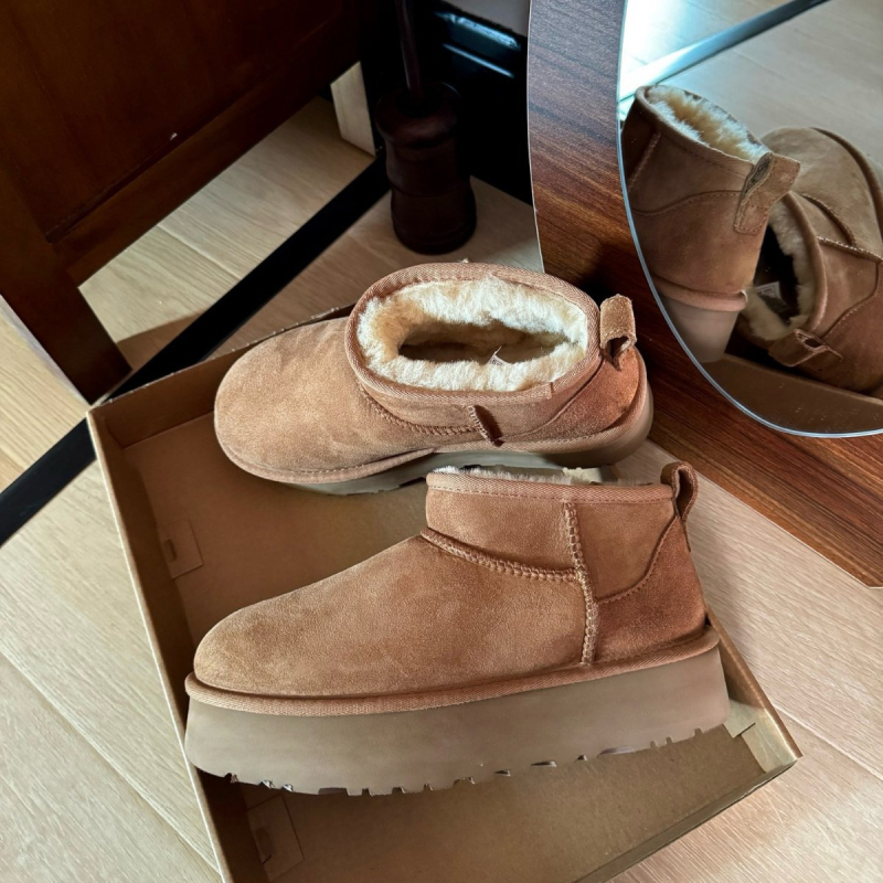 Ženske zimske čizme za snijeg s gornjim dijelom od krzna, unutarnja ovčja koža, gumeni potplat s protukliznim dizajnom, klinasti potplat 3,5 cm