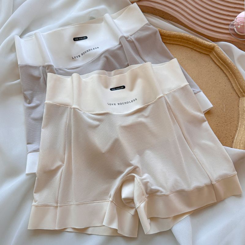 Plus izmēra drošības apakšveļa – necaurspīdīga, neilons/poliamīds 82.9%, viduklis vidējā augstumā, kaunuma zonas oderējums 100% kokvilna