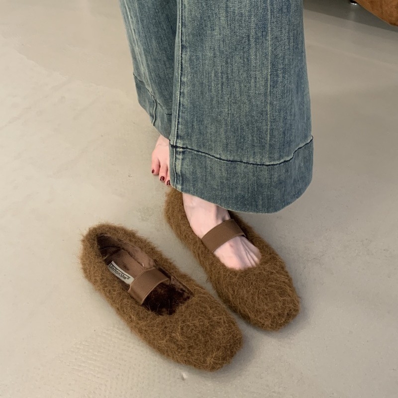 Ženske zimske mokasice s okruglim vrhom, gornji dio od suede materijala, niski potpetica 1–3 cm, gumeni potplat, umjetna kratka krzno unutar