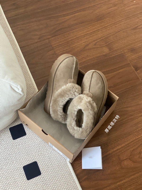Ženske čizme za snijeg s debelom potplatom i platformom, gornji dio od krznenog materijala, unutarnja ovčja vuna, EVA potplat, niski dizajn slip-on, platforma 3,5 cm