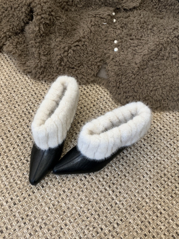 Pantofi Mary Jane, toc cu clin 3-5 cm, vârf ascuțit, partea superioară frosted, căptușeală din pluș artificial scurt, talpă din cauciuc