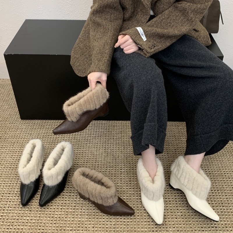 Pantofi Mary Jane, toc cu clin 3-5 cm, vârf ascuțit, partea superioară frosted, căptușeală din pluș artificial scurt, talpă din cauciuc