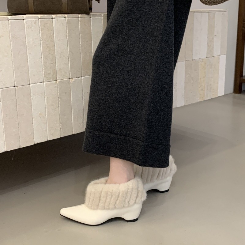 Pantofi Mary Jane, toc cu clin 3-5 cm, vârf ascuțit, partea superioară frosted, căptușeală din pluș artificial scurt, talpă din cauciuc