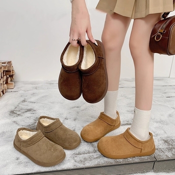 Ghete de zăpadă pentru femei - partea superioară din piele sintetică, căptușeală din blană artificială, talpă din cauciuc, gleznă scurtă, toc 1–3 cm, Iarna 2025