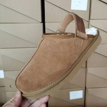 Ženské zimné papuče na suchý zips, vrchná časť hovädzia koža, vnútro z umelej vlny, PU podrážka, výška opätku 2,5 cm