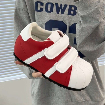 Női alacsony profilú tornacipő PU felsőrésszel, gumírozott talppal, 3 cm-es magasság-növelés, Velcro-zárás, injekciós formájú talp