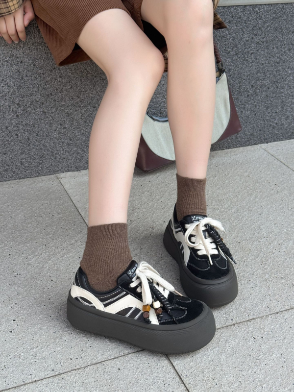 Ženske casual tenisice s debelim platformom, gornji dio od prave kože, vezanje šnuralicama, gumeni potplat, visina pete 3-5 cm