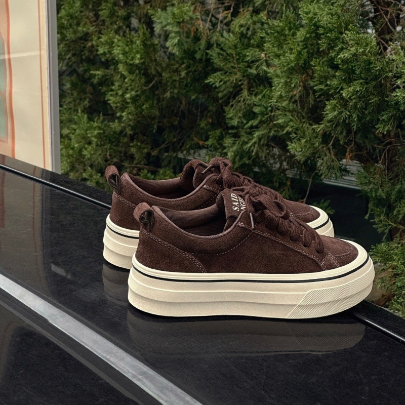 Ženske tenisice za svakodnevnu upotrebu od split kože, okrugla prst, niski vrh, prozračne, srednja visina potpetice 3-5 cm (Split leather upper; Round toe; Low-top; Breathable; Medium heel 3-5 cm)