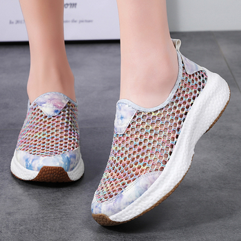 Női slip-on hálós felső cipő – felső rész: mikroszálas bőr, belső: háló, talp: gumi, alacsony felső rész, sarok 1–3 cm