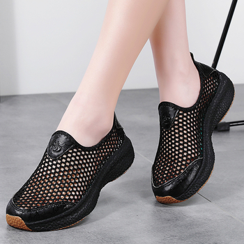 Női slip-on hálós felső cipő – felső rész: mikroszálas bőr, belső: háló, talp: gumi, alacsony felső rész, sarok 1–3 cm