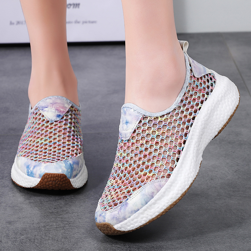 Női slip-on hálós felső cipő – felső rész: mikroszálas bőr, belső: háló, talp: gumi, alacsony felső rész, sarok 1–3 cm