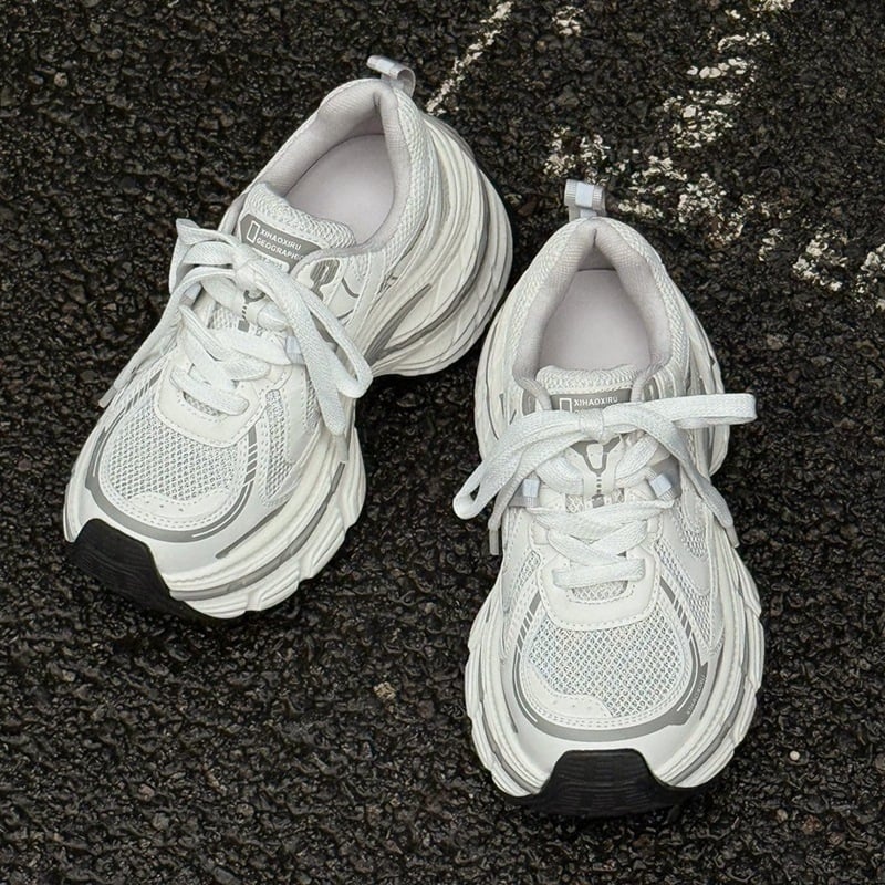 Ženske tenisice u stilu Dad sneakers, prozračni gornji dio s mrežastom podstavom, srednje visoko, peta 6–8 cm, gumena potplat, vezice, svakodnevne sportske tenisice