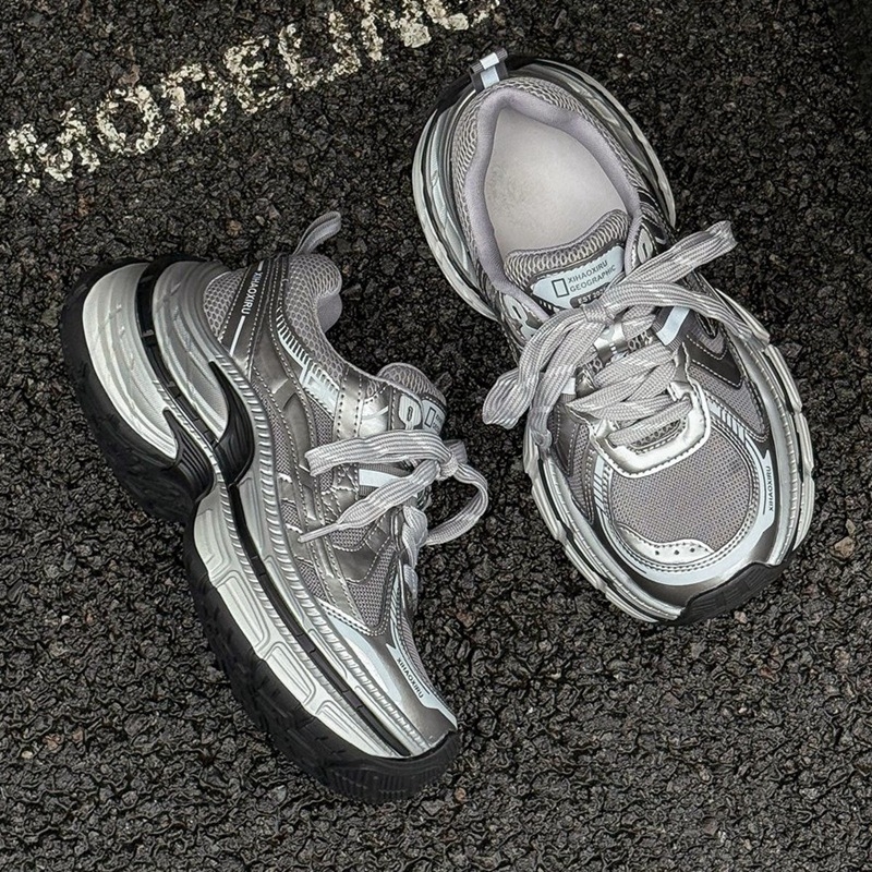 Ženske tenisice u stilu Dad sneakers, prozračni gornji dio s mrežastom podstavom, srednje visoko, peta 6–8 cm, gumena potplat, vezice, svakodnevne sportske tenisice