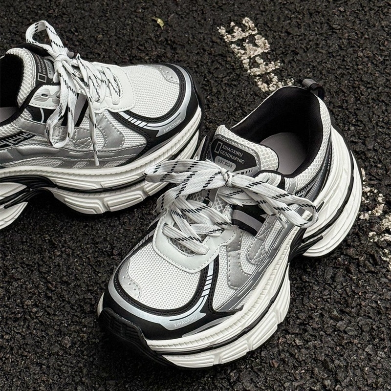 Ženske tenisice u stilu Dad sneakers, prozračni gornji dio s mrežastom podstavom, srednje visoko, peta 6–8 cm, gumena potplat, vezice, svakodnevne sportske tenisice
