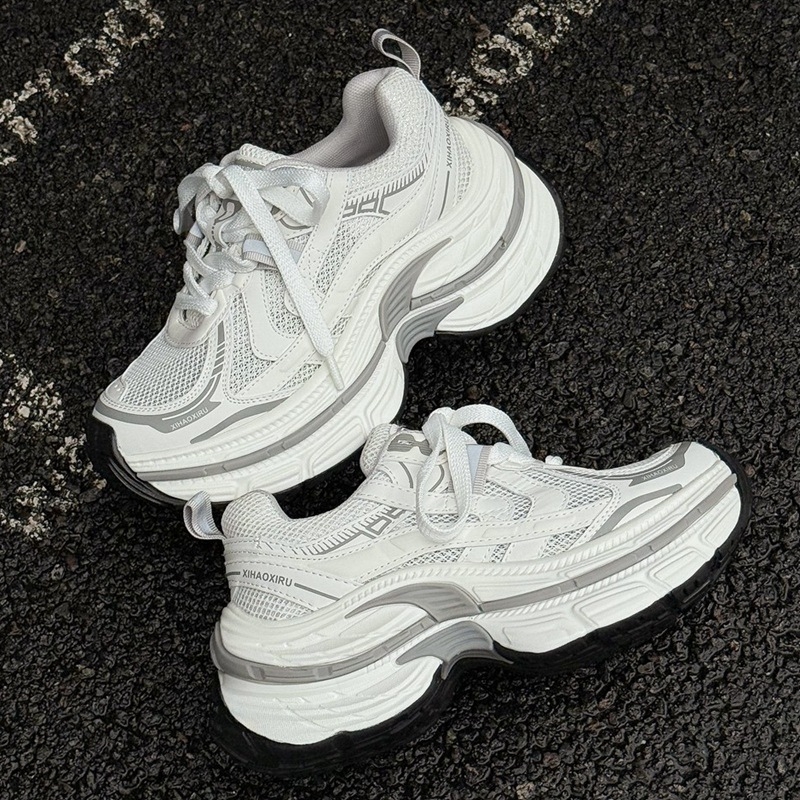 Ženske tenisice u stilu Dad sneakers, prozračni gornji dio s mrežastom podstavom, srednje visoko, peta 6–8 cm, gumena potplat, vezice, svakodnevne sportske tenisice