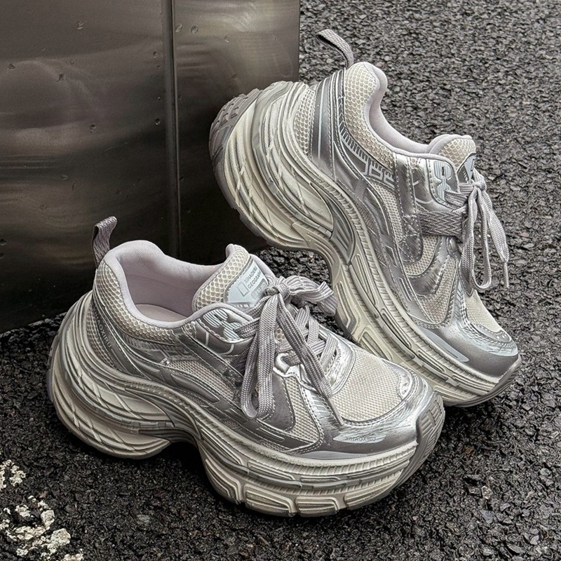 Ženske tenisice u stilu Dad sneakers, prozračni gornji dio s mrežastom podstavom, srednje visoko, peta 6–8 cm, gumena potplat, vezice, svakodnevne sportske tenisice