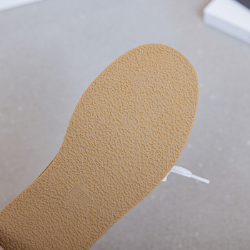 Női Derby cipő – Felsőrész: disznó bőr + műbőr + textile; fűzővel záródó; középmagas sarok 3–5 cm; gumitalp