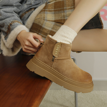 Női hócsizma mikroszálas felsőrész, gumitalp, oldalsó cipzár, középmagas szár, mesterséges szőrme belső