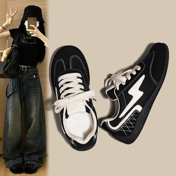 Mindennapi sneakers mesterséges bőr felsőrésszel, habos gumitalppal, alacsony profilú fűzős kivitel, csíkos mintázat, lélegző és könnyű