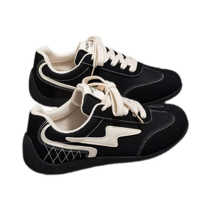 Mindennapi sneakers mesterséges bőr felsőrésszel, habos gumitalppal, alacsony profilú fűzős kivitel, csíkos mintázat, lélegző és könnyű