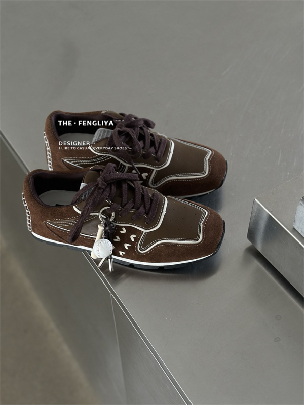 Дамски кецове с повдигащ дизайн и ретро стил, горна част синтетична кожа, вътрешен материал имитационна кожа, подметка анти-слип гума, закопчаване връзки