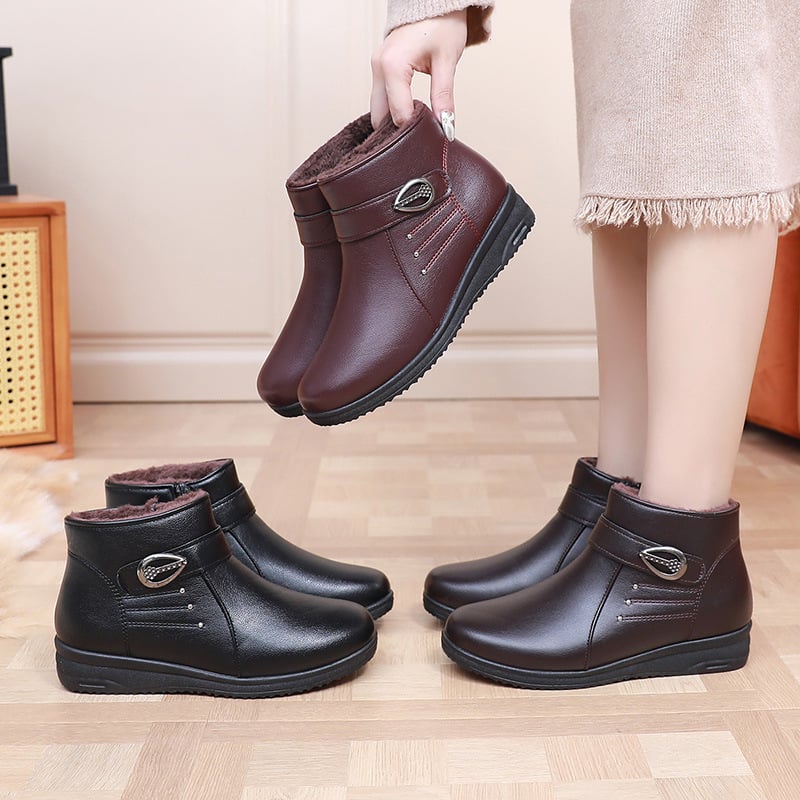 Női téli papucs plüss belsővel, alacsony sarok, oldalsó cipzár, kerek orr, felső rész szuper rostból