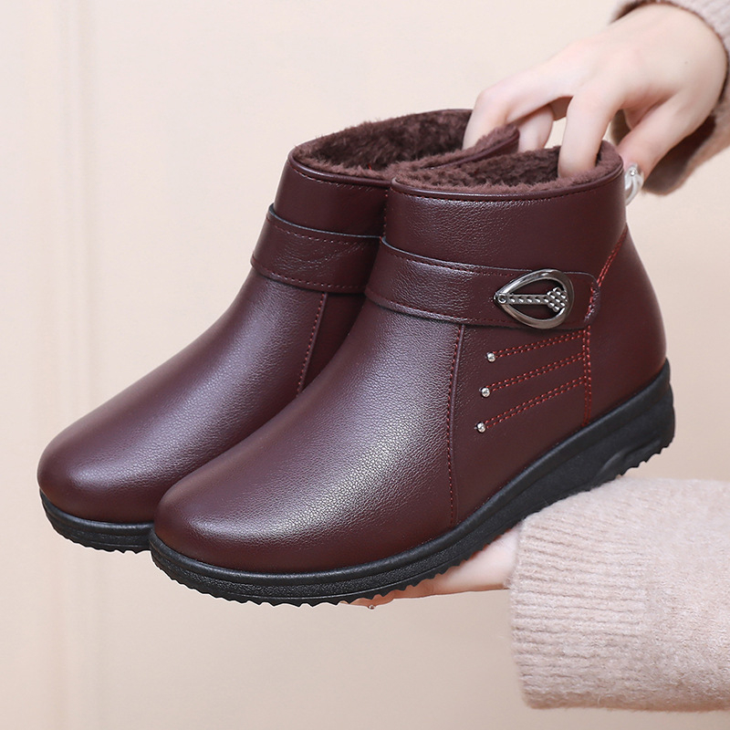 Női téli papucs plüss belsővel, alacsony sarok, oldalsó cipzár, kerek orr, felső rész szuper rostból