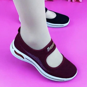 Női slip-on cipő hálós felsőrésszel, légáteresztő, csúszásmentes PVC talppal, alacsony sarok 1–3 cm